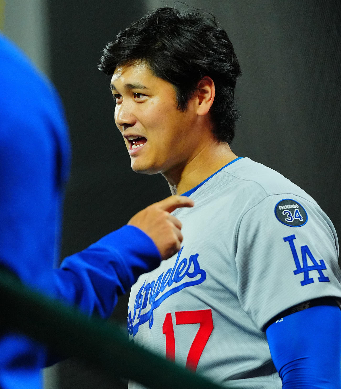 ジャイアンツ対ドジャース　笑顔を見せるドジャース大谷（撮影・垰建太）