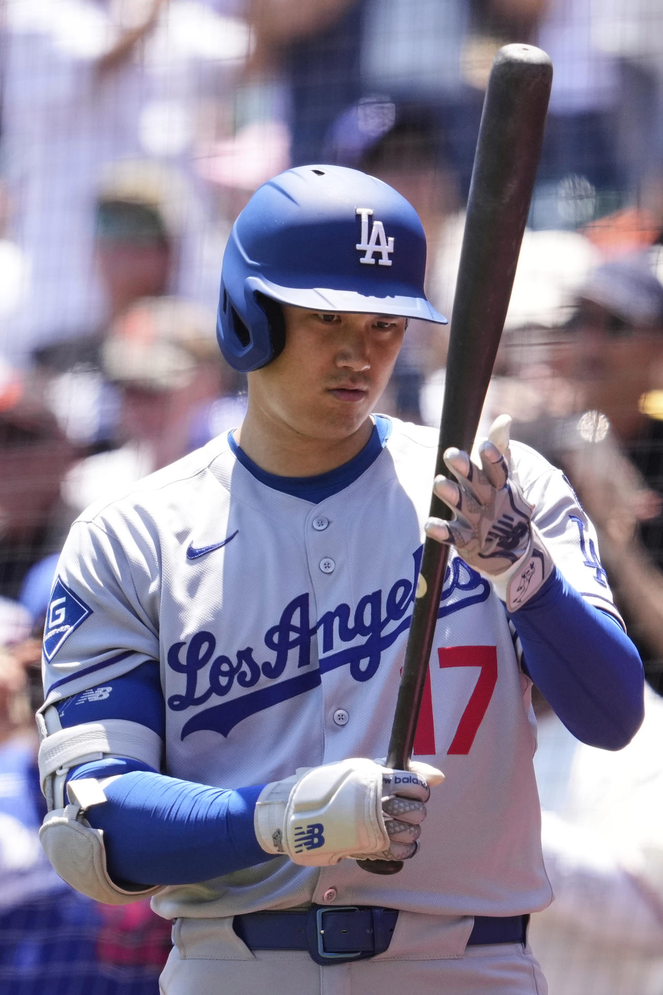 ジャイアンツ戦で打席に立つドジャース大谷翔平（AP)