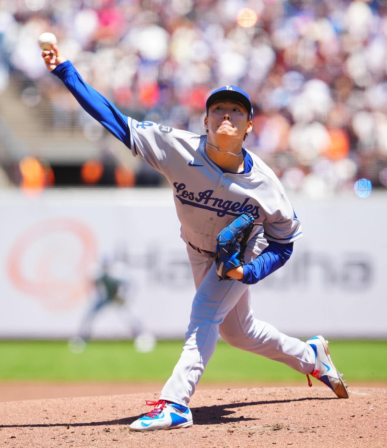 ジャイアンツ対ドジャース　力投するドジャース先発の山本（撮影・垰建太）