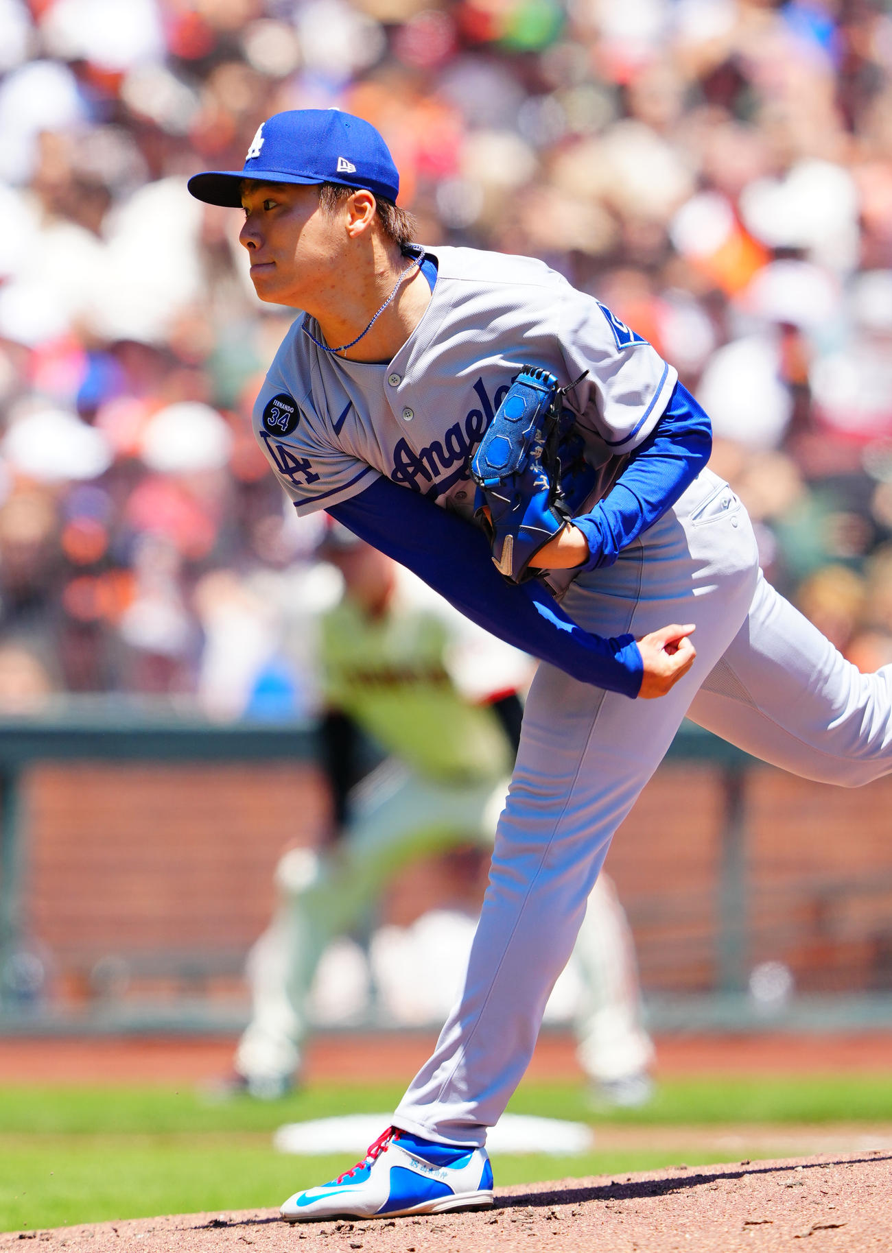 ジャイアンツ対ドジャース　力投するドジャース先発の山本（撮影・垰建太）