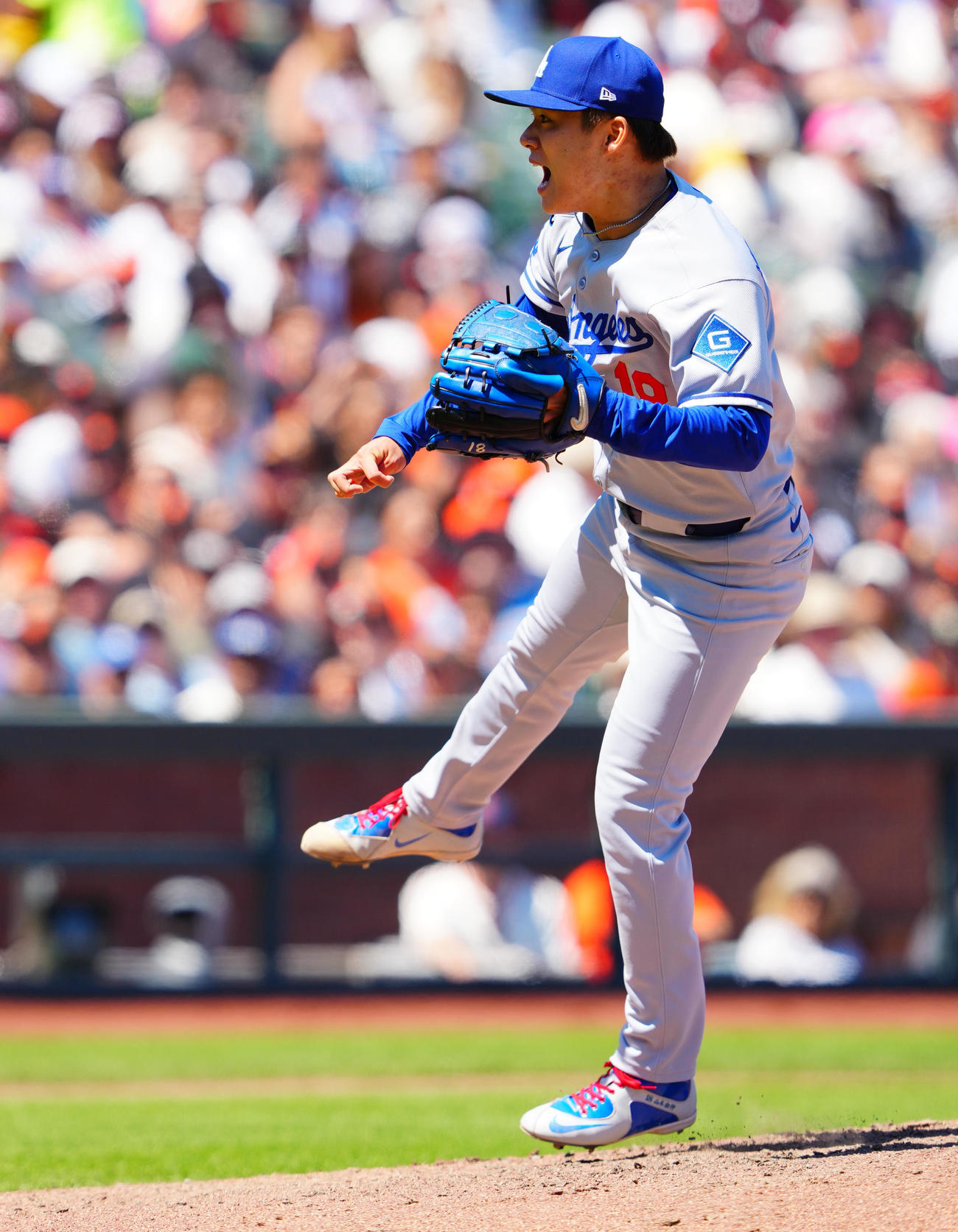 ジャイアンツ対ドジャース　7回裏ジャイアンツ2死二塁、シュミットを見逃し三振に仕留め雄たけびをあげる山本（撮影・垰建太）