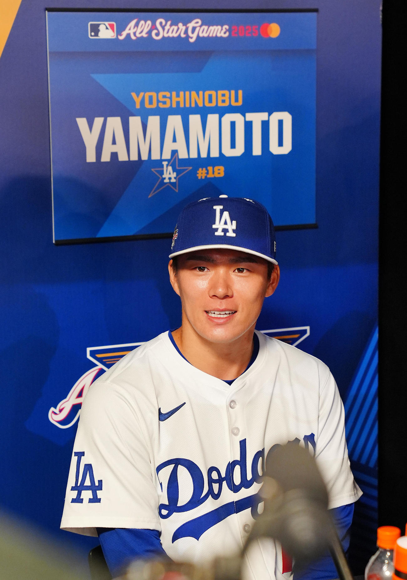 オールスター前日会見に臨むドジャース山本（撮影・垰建太）