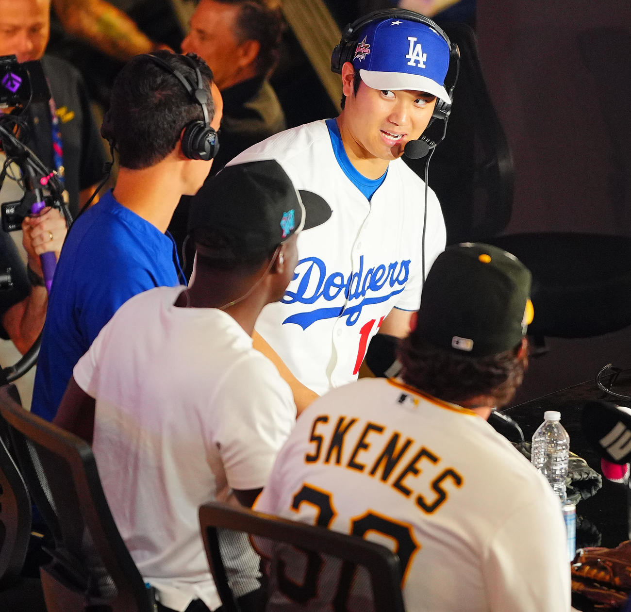 オールスター前日会見を前にインタビューに応じおどけた表情のドジャース大谷（撮影・垰建太）