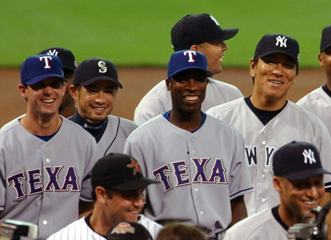 2004年7月　オールスター開幕セレモニーで笑顔のイチロー（左から2人目）と松井秀喜