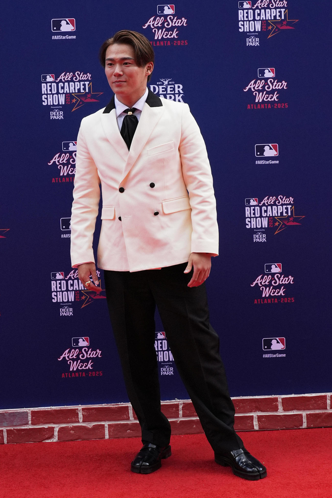 レッドカーペットショーに登場したドジャース山本由伸（AP)