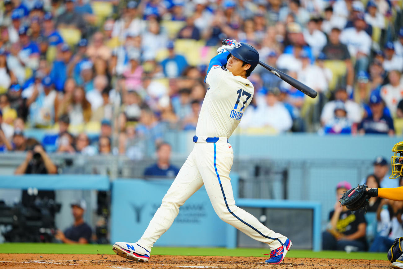 ドジャース対ブルワーズ　3回裏ドジャース無死一塁、2点本塁打を放つ大谷（撮影・垰建太）