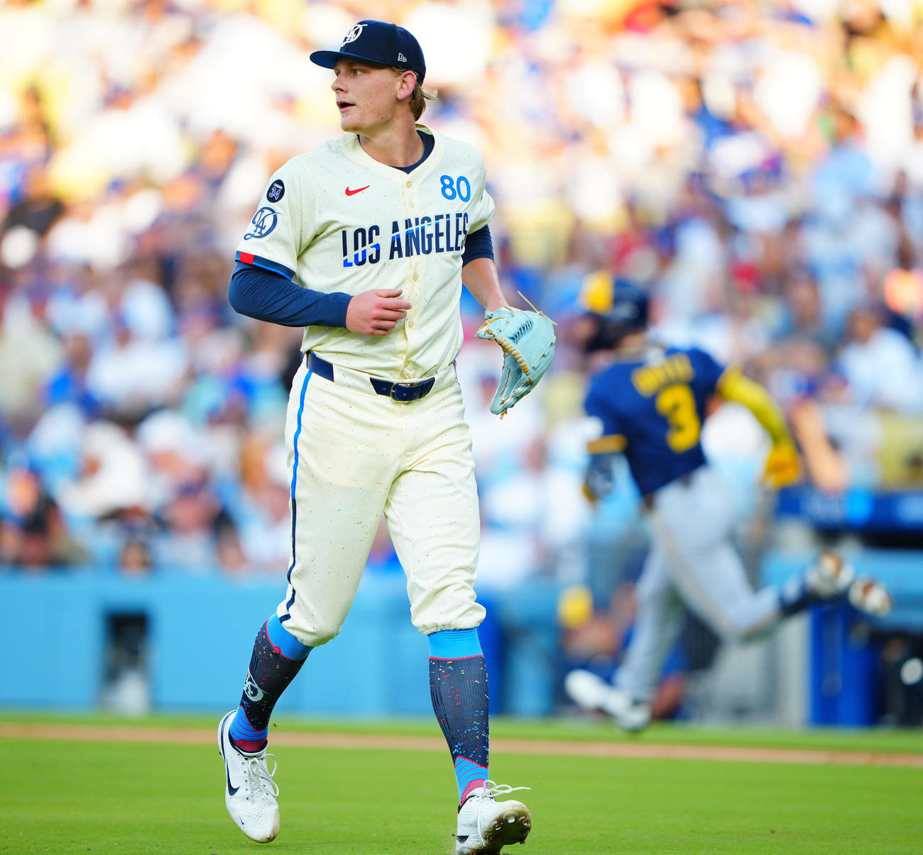 ドジャース対ブルワーズ　3回表ブルワーズ無死三塁、オルティス（右）に先制適時打を許すシーハン（撮影・垰建太）
