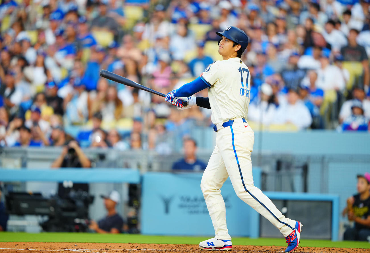 ドジャース対ブルワーズ　3回裏ドジャース無死一塁、2点本塁打を放つ大谷（撮影・垰建太）