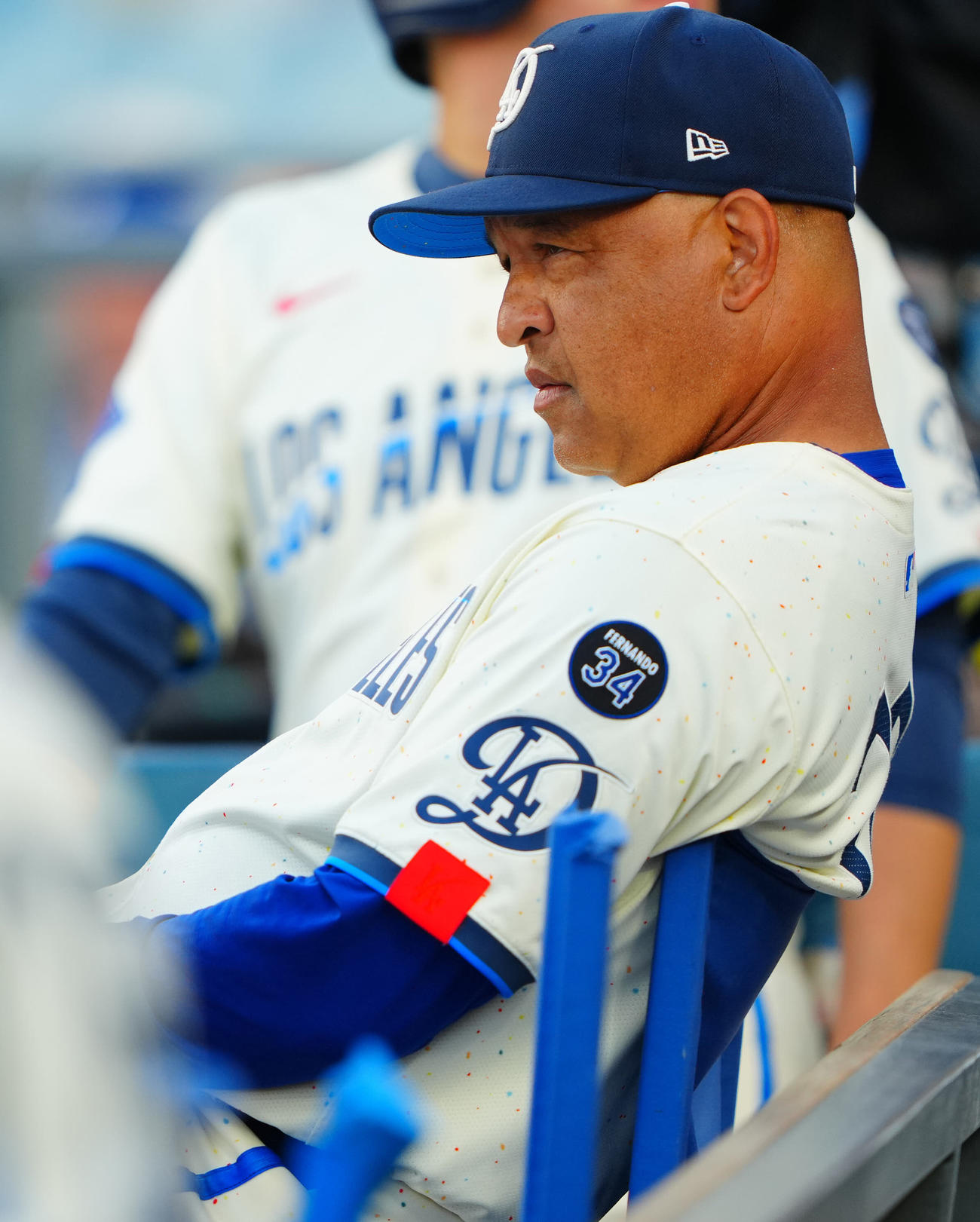 ドジャース対ブルワーズ　ベンチで渋い表情を見せるドジャースのロバーツ監督（撮影・垰建太）