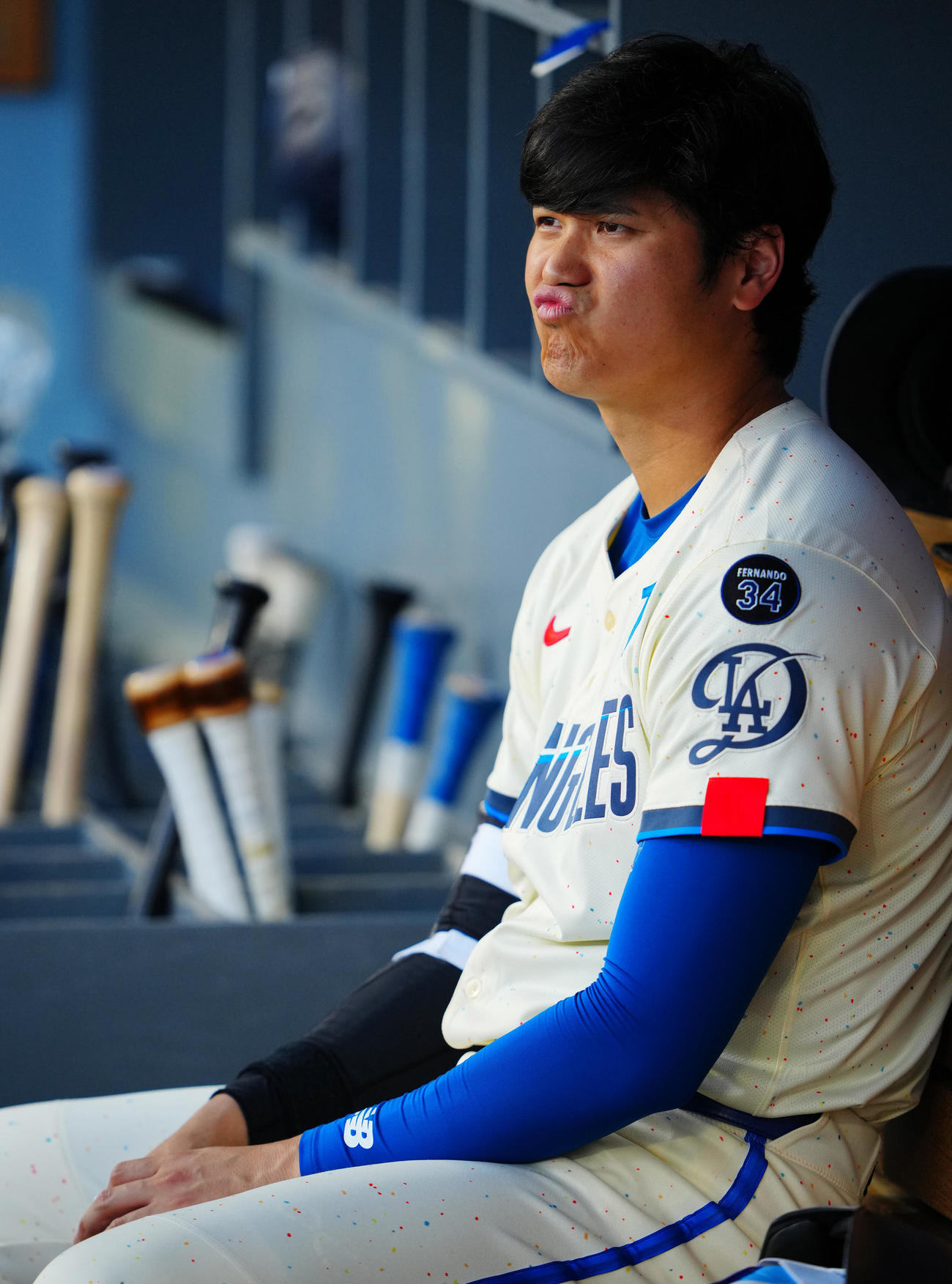 ドジャース対ブルワーズ　ベンチで渋い表情を見せるドジャース大谷（撮影・垰建太）