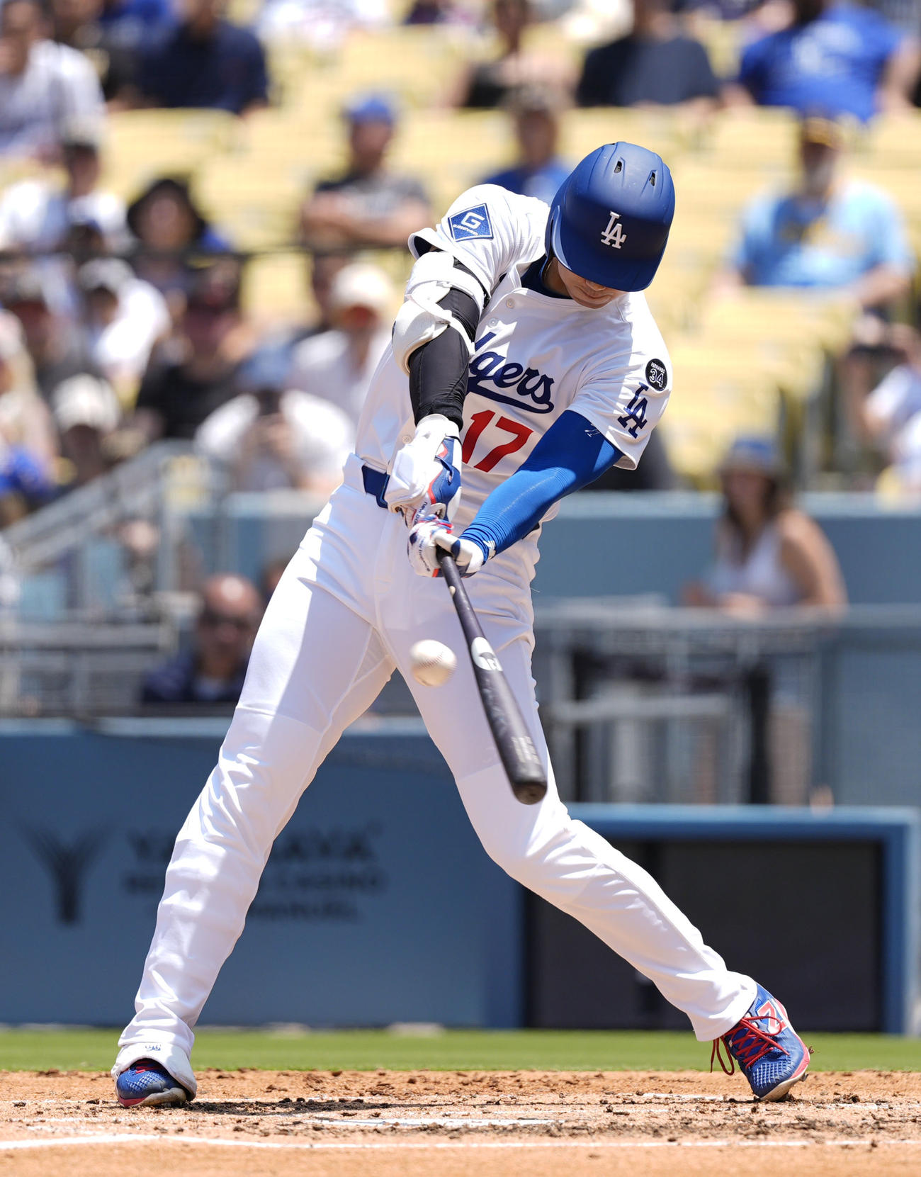 ブルワーズ戦の3回、34号2ランを放つドジャース・大谷（共同）