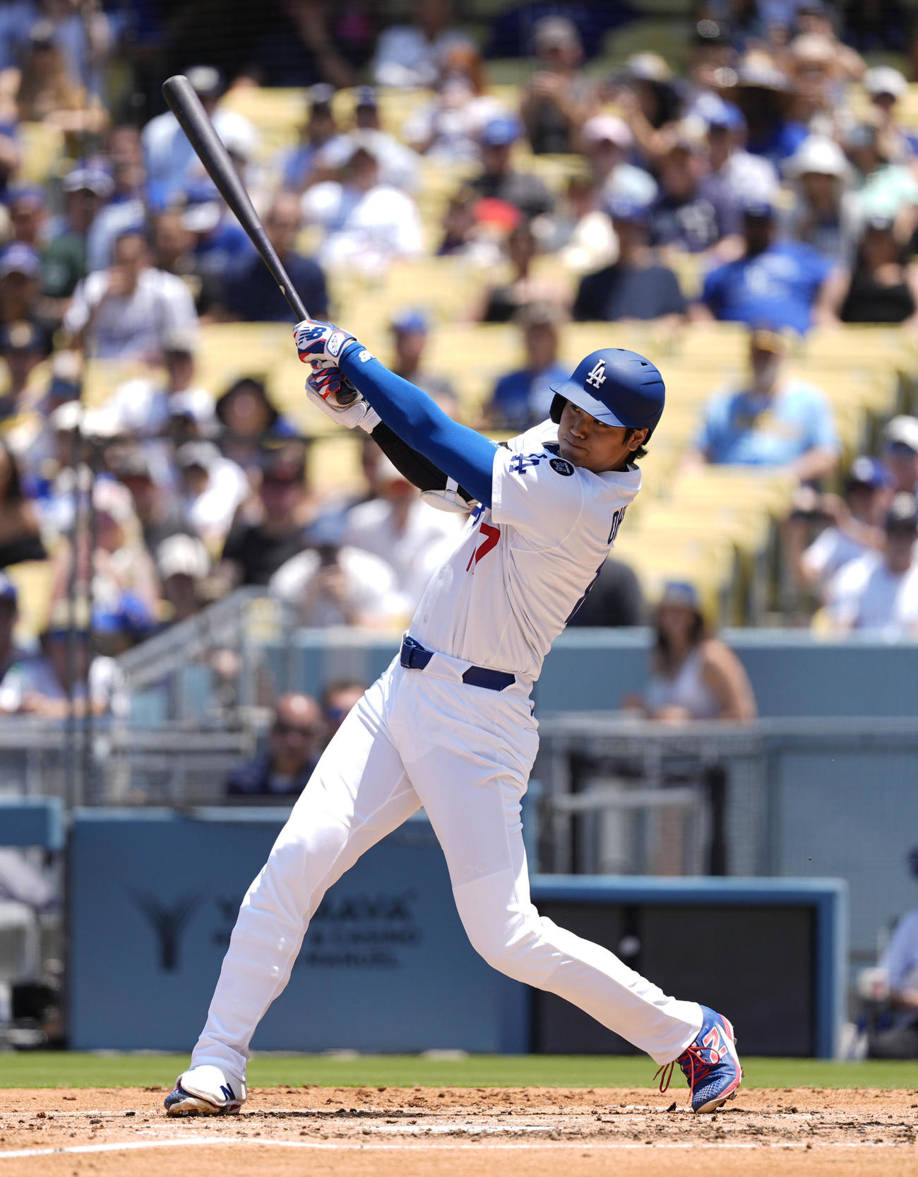 ブルワーズ戦の3回、34号2ランを放つドジャース・大谷（共同）