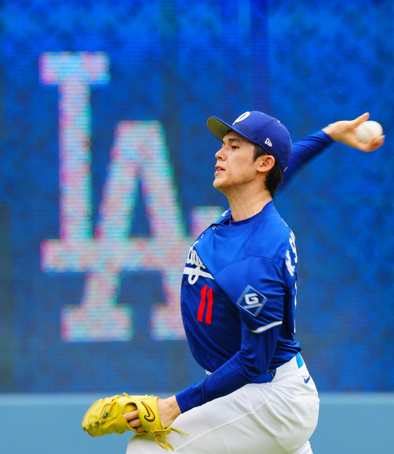 ドジャース対ブルワーズ　試合前、投球練習するドジャース佐々木（撮影・垰建太）