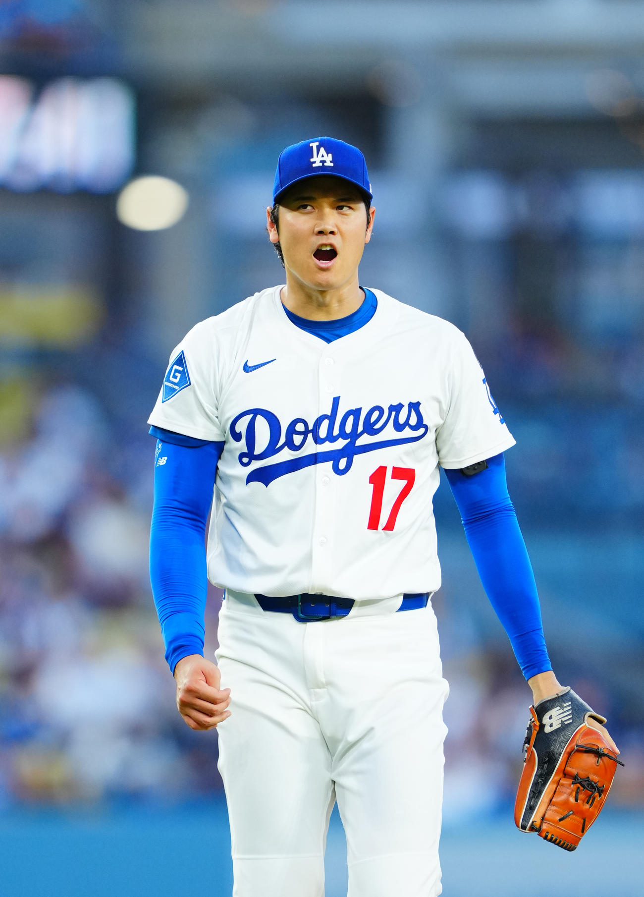 ドジャース対ツインズ　3回表、投球間に声を上げるドジャース先発の大谷（撮影・垰建太）