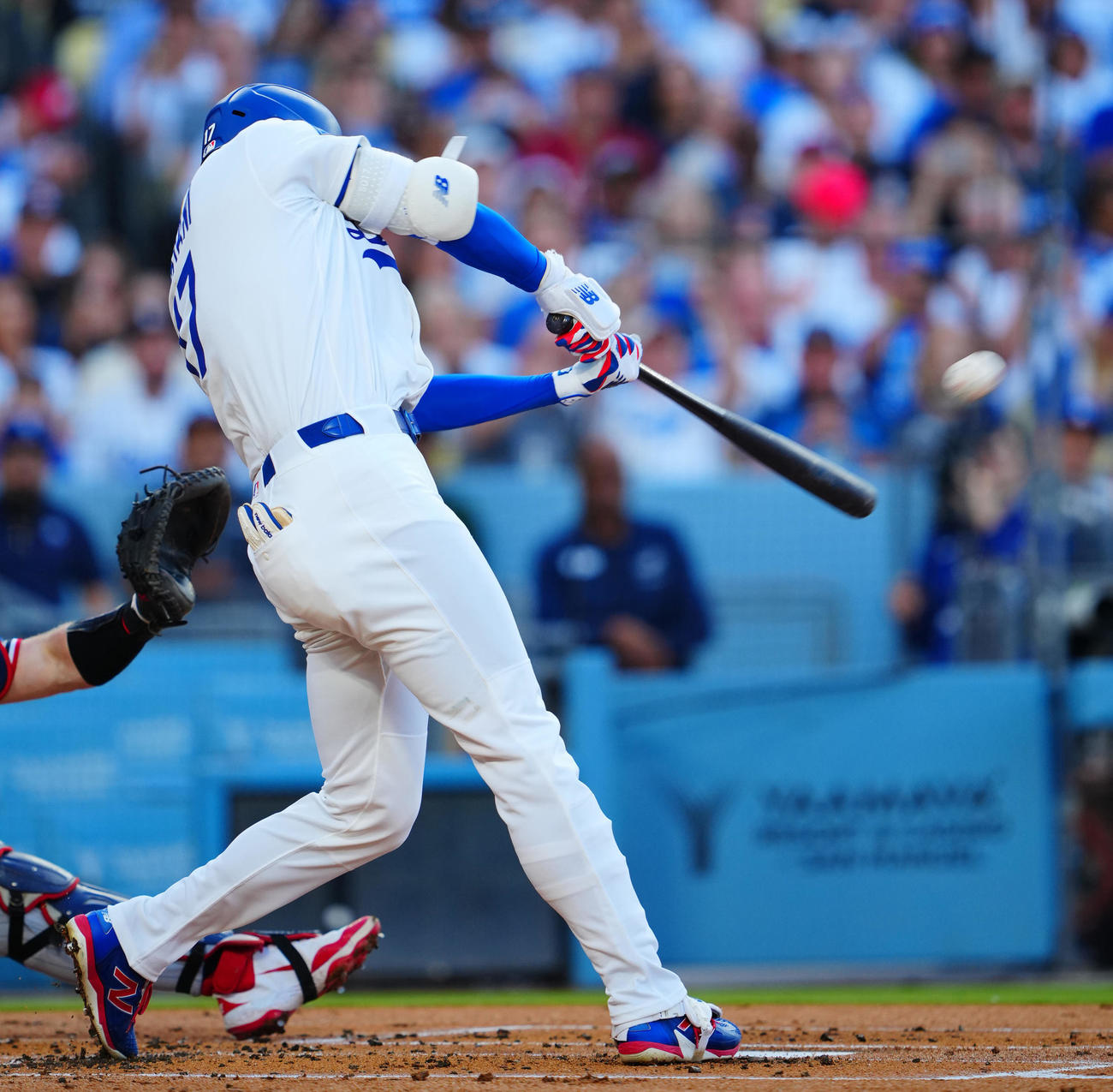 ドジャース対ツインズ　1回裏ドジャース無死一塁、2点本塁打を放つ大谷（撮影・垰建太）