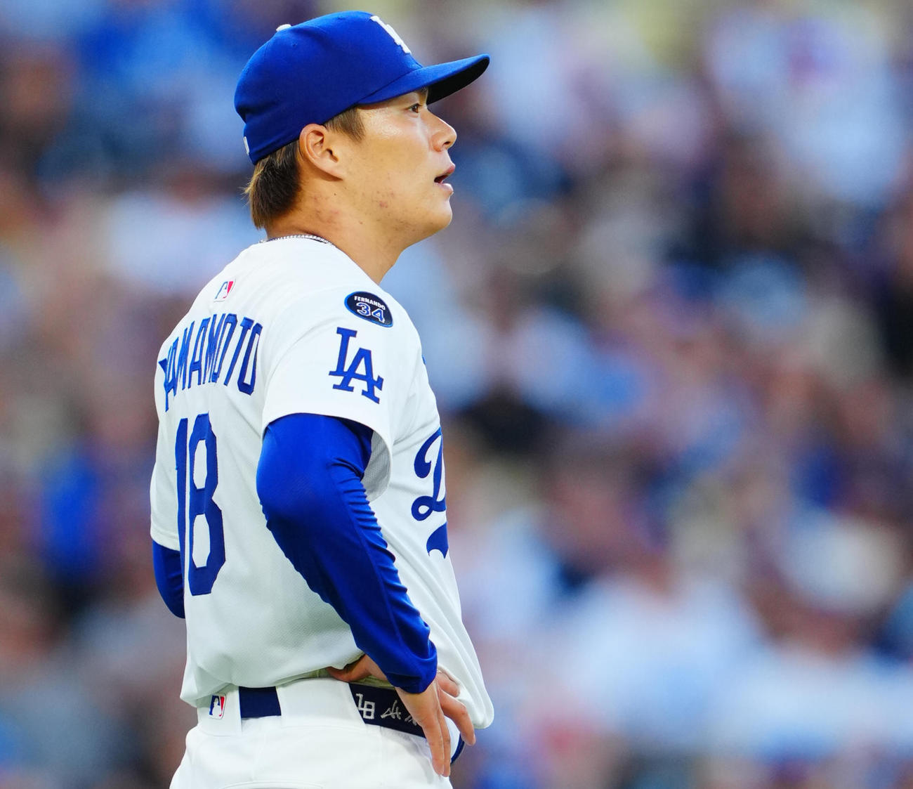 ドジャース対ツインズ　2回表ツインズ1死、一、三塁、ルイスを三ゴロもロハスの失策で失点を許しぼうぜんとする山本（撮影・垰建太）
