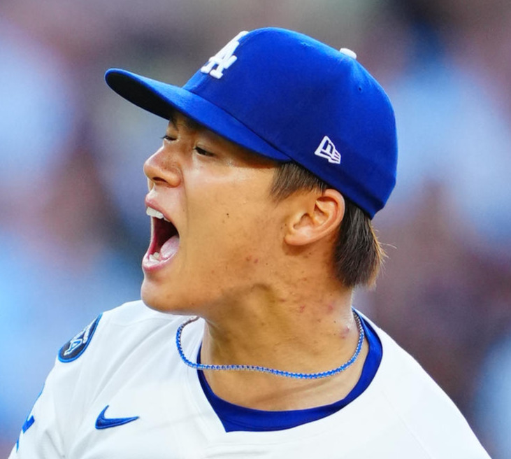ドジャース対ツインズ　2回表ツインズ無死一塁、投球後に声を上げる山本（撮影・垰建太）