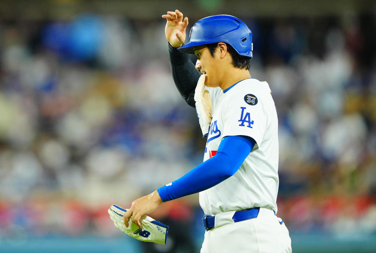 ドジャース対ツインズ　7回裏ドジャース1死一塁、ニゴロに倒れ渋い表情の大谷（撮影・垰建太）