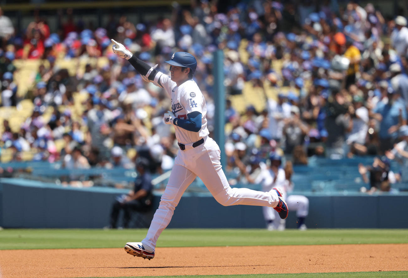 ツインズ戦第１打席で５試合連続の本塁打を放ったドジャース大谷翔平（ロイター）