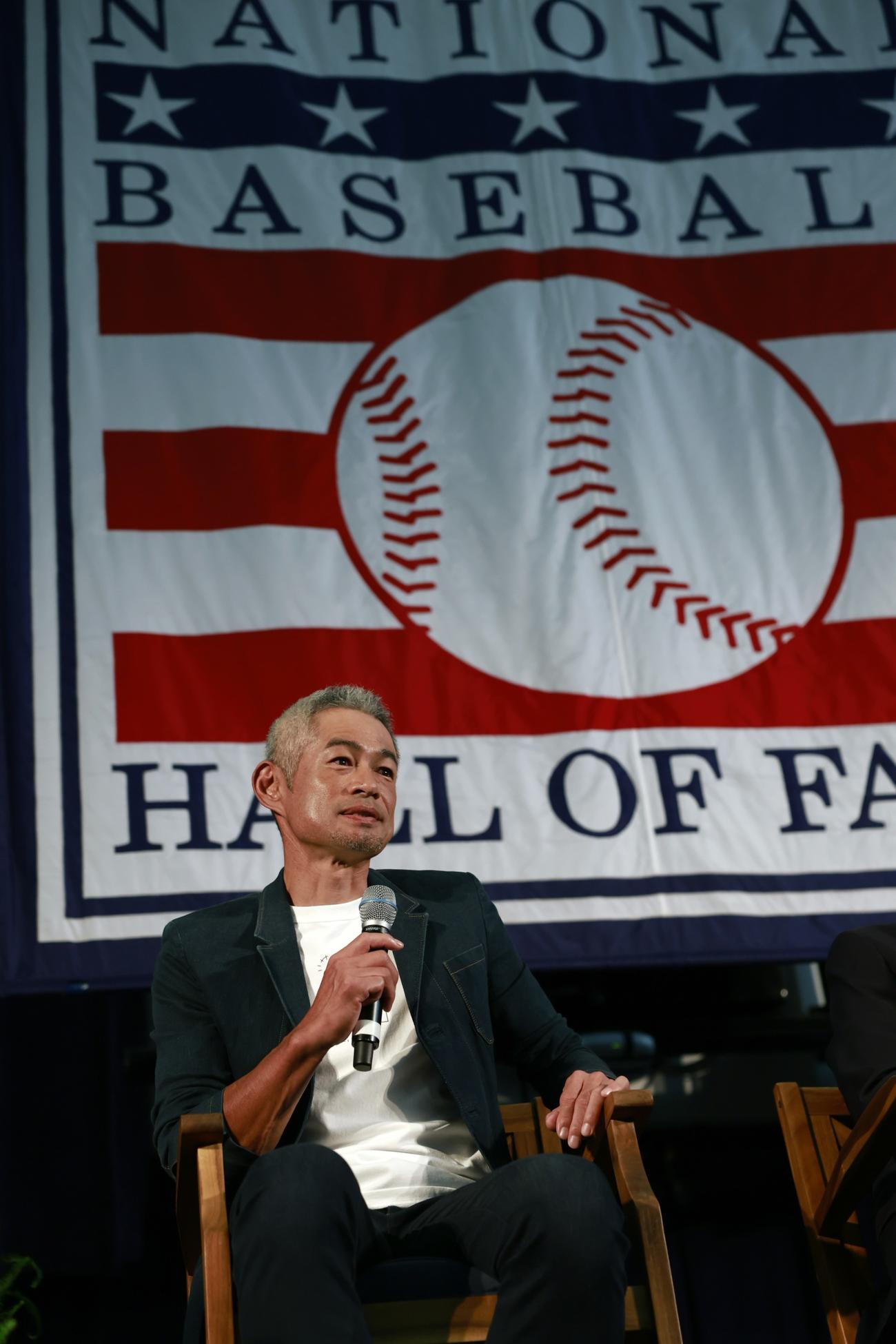 米国ニューヨーク州クーパーズタウンで行われた米国野球殿堂入り記者会見に臨むイチロー氏