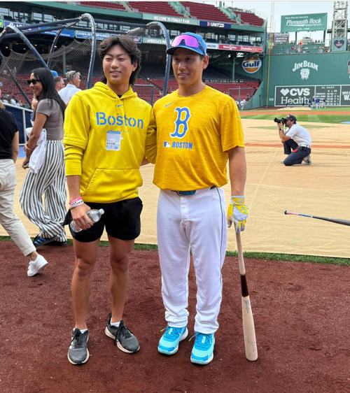 上原浩治氏の長男一真さんが吉田正尚と2ショット 思い出のボストンに