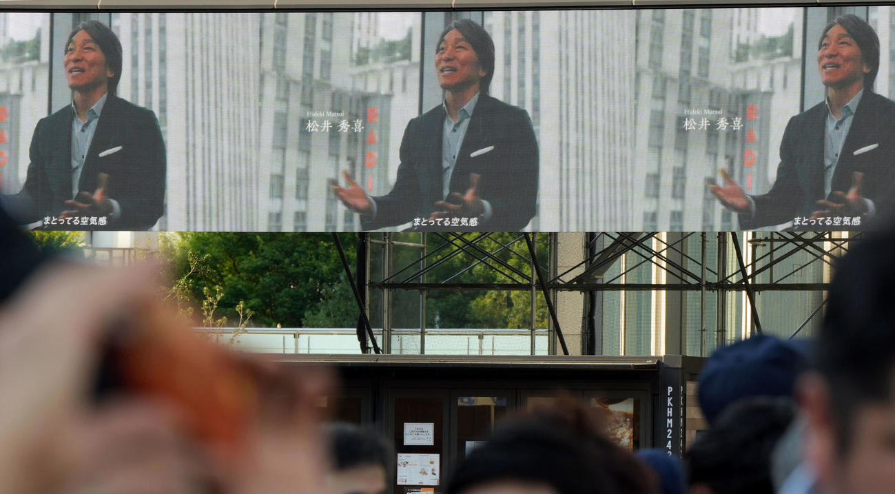 号外会場で流れた松井秀喜氏からのビデオメッセージ（撮影・たえ見朱実）