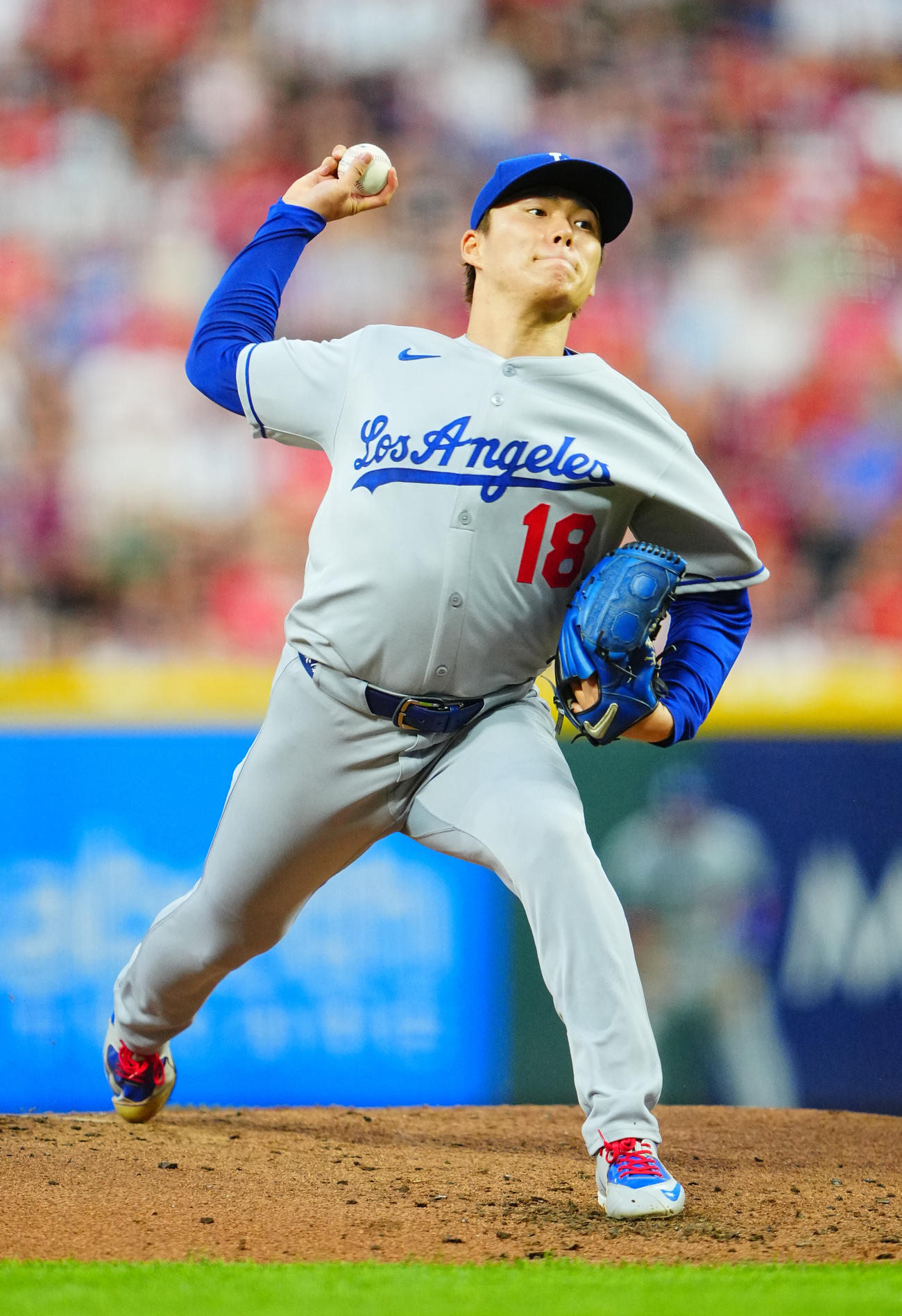 レッズ対ドジャース　力投するドジャース先発の山本（撮影・垰建太）