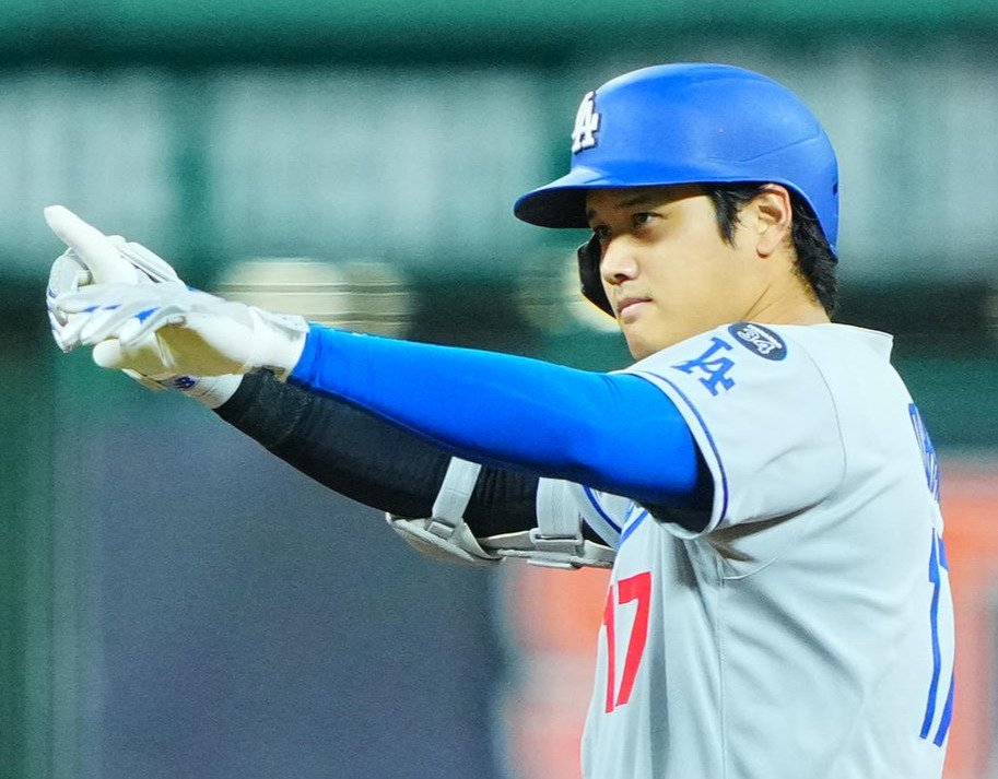 レッズ対ドジャース　5回表ドジャース1死一、三塁、適時二塁打を放ちポーズを決める大谷（撮影・垰建太）