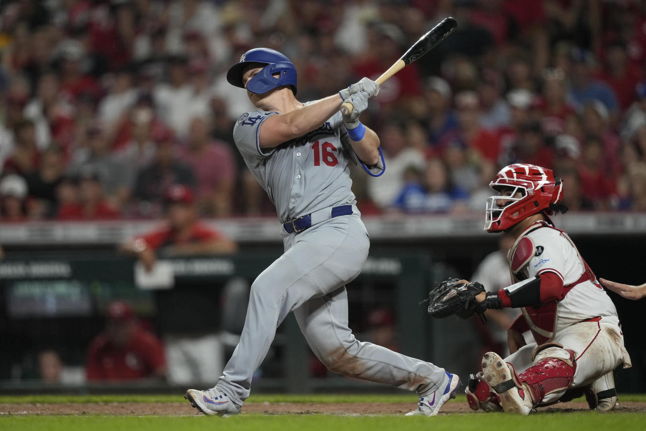 9回に決勝の適時二塁打を放ったドジャースのウィル・スミス（AP）