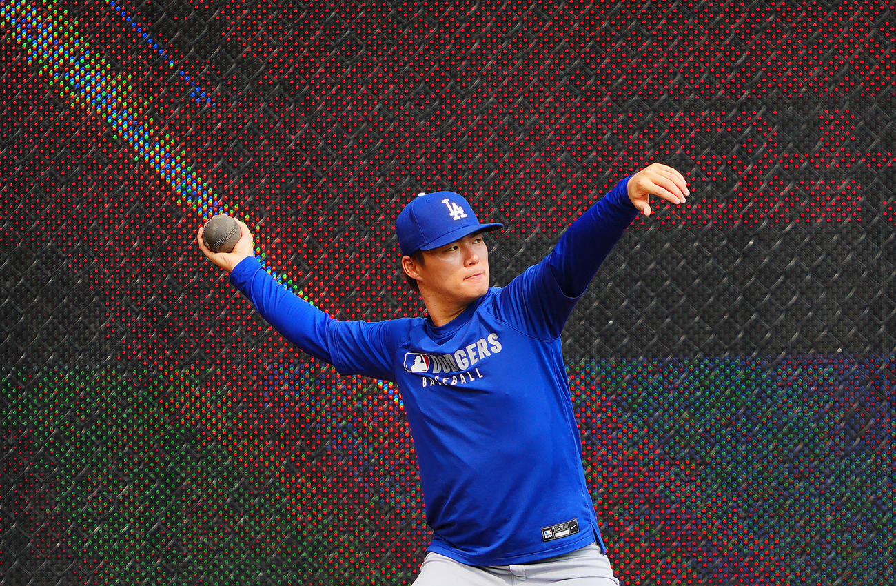 レッズ対ドジャース　試合前練習に臨むドジャース山本（撮影・垰建太）
