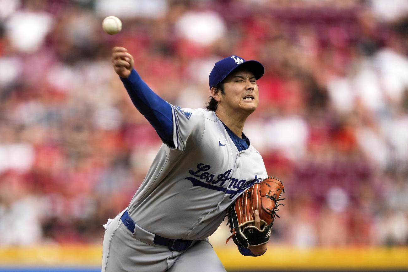 レッズ戦で力投するドジャース大谷翔平（AP）