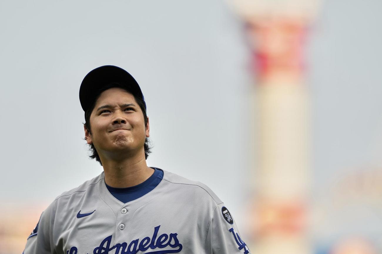 初回のマウンドで険しい表情を見せるドジャース大谷翔平（AP）