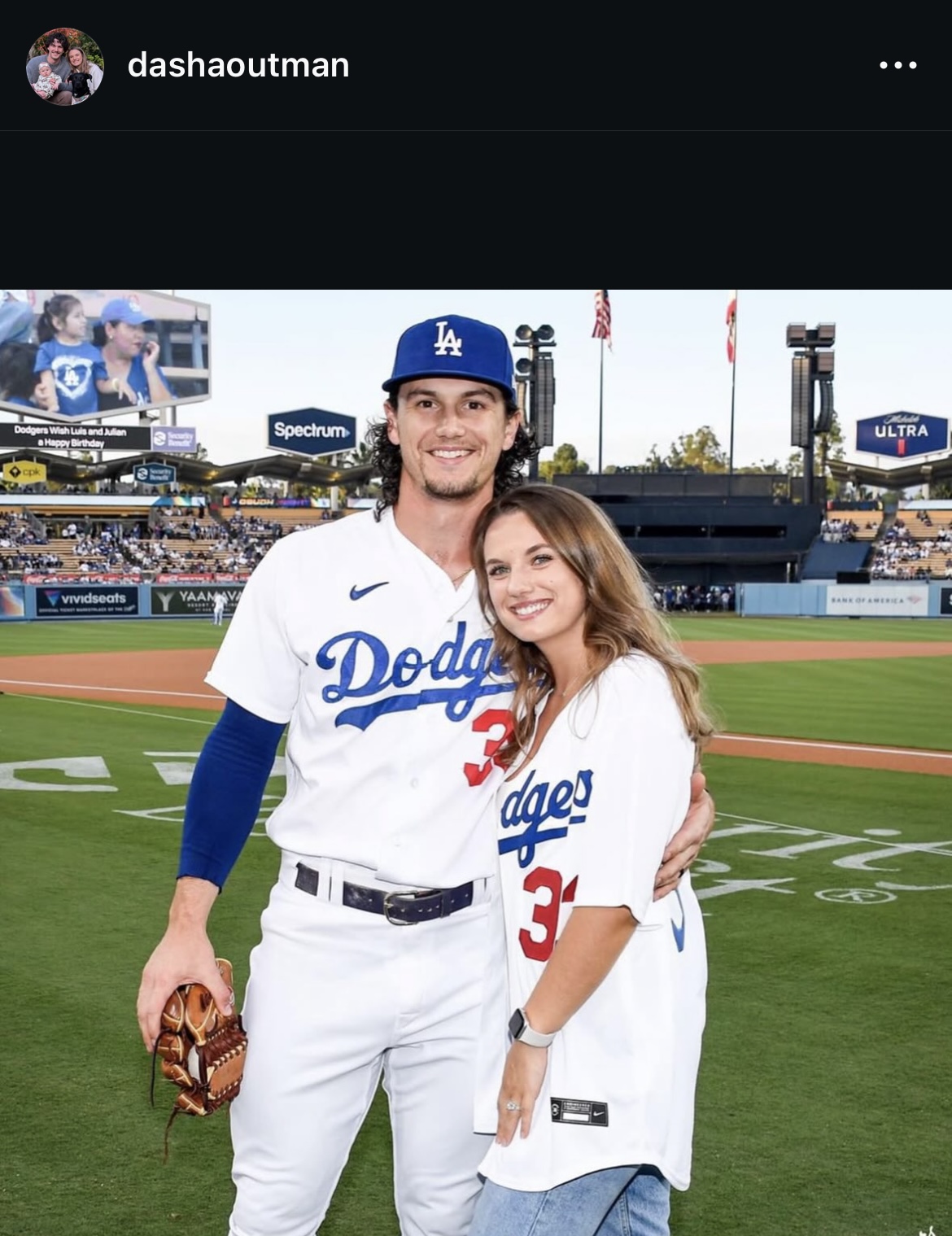 アウトマンの妻ダーシャ夫人のインスタグラムから