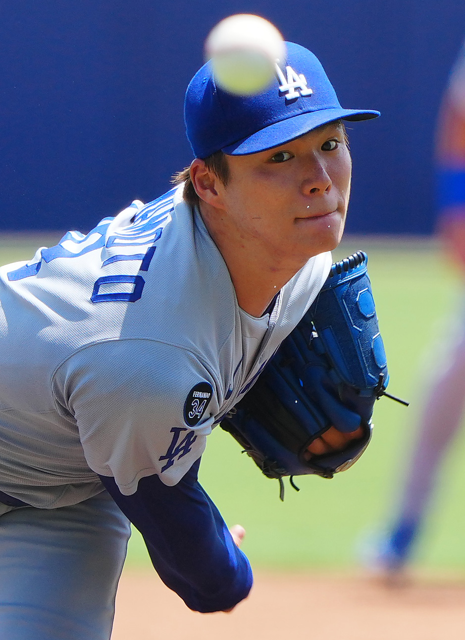 レイズ対ドジャース　汗を飛ばし力投するドジャース先発の山本（撮影・垰建太）