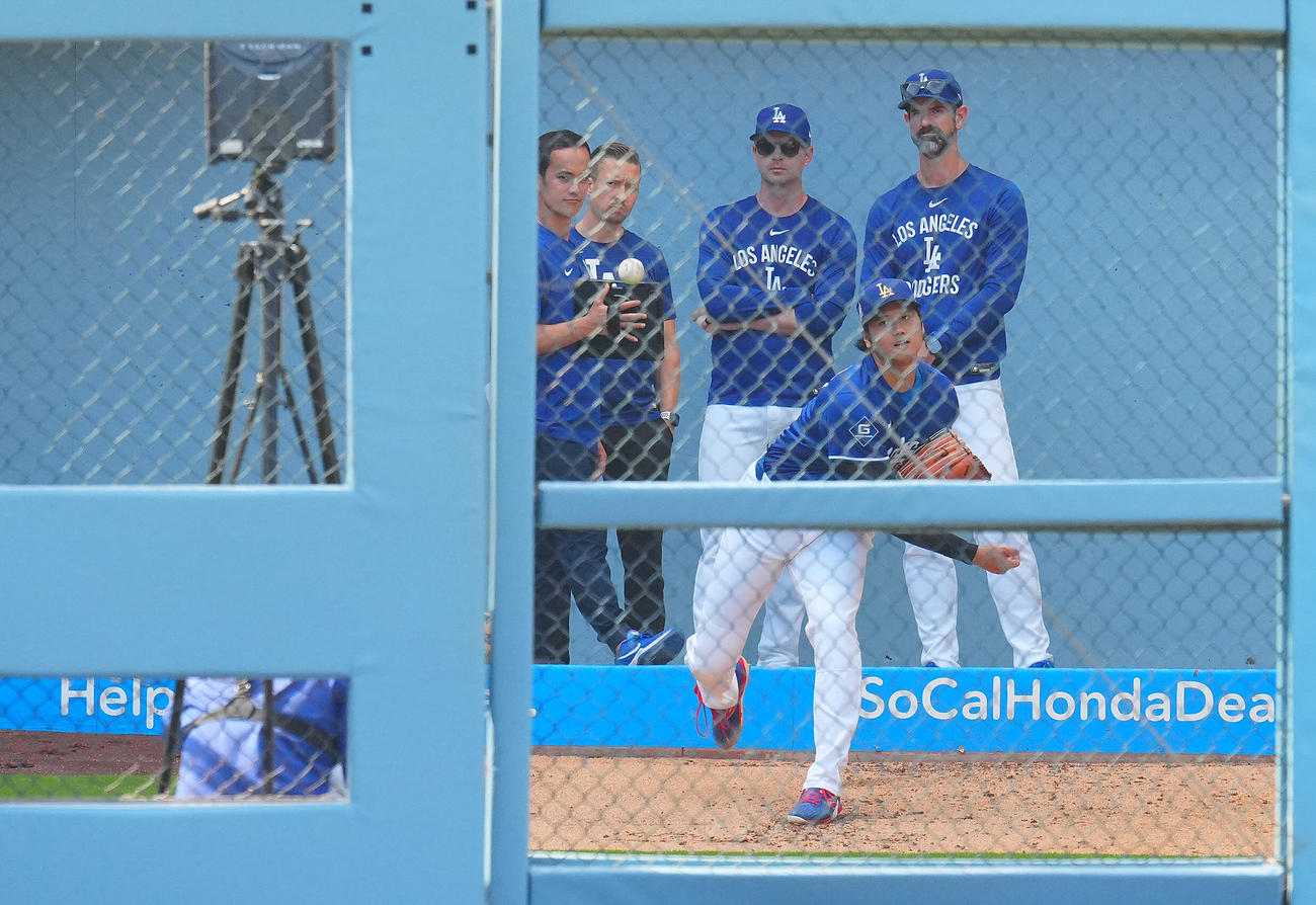 ドジャース対カージナルス　試合前、ブルペンで投球練習に臨むドジャース大谷（撮影・垰建太）