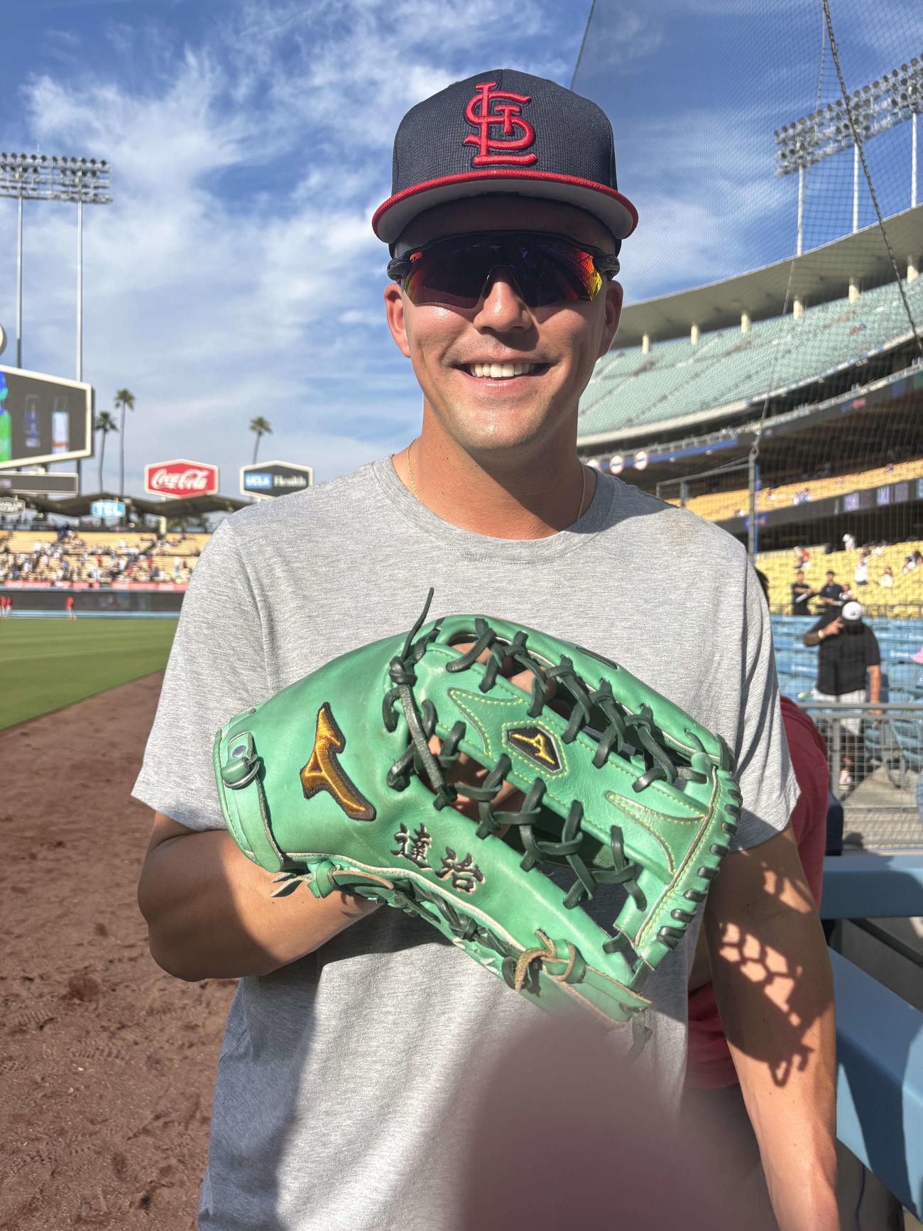 「達治」グラブを見せるヌートバー