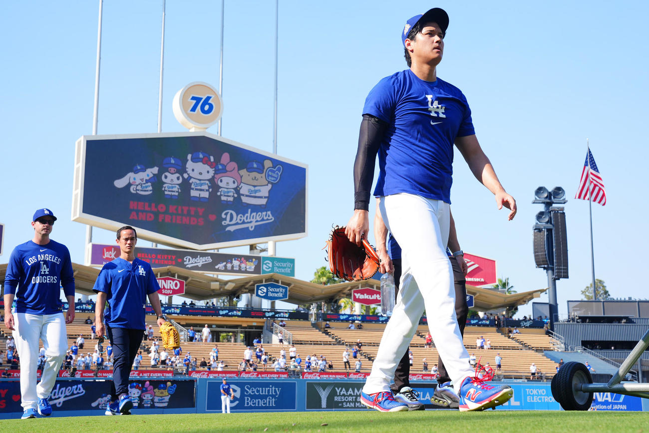 ドジャース対カージナルス　試合前練習を終え引き揚げるドジャース大谷（撮影・垰建太）