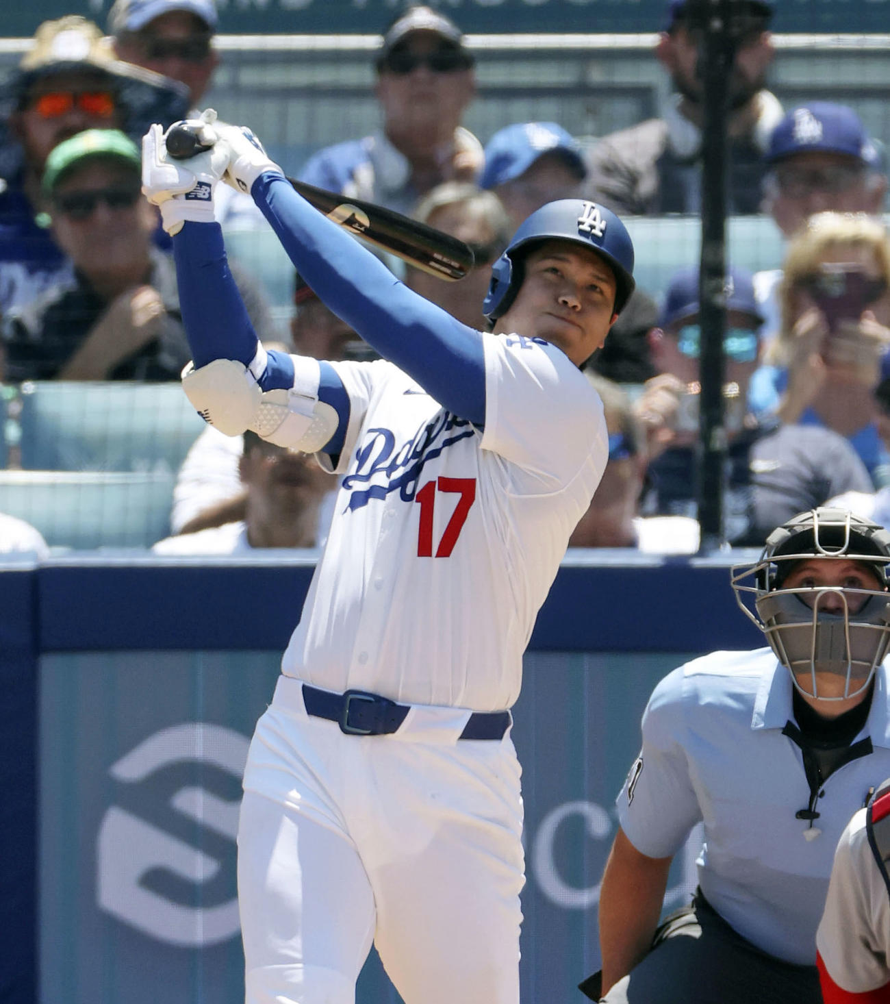 カージナルス戦の3回、39号2ランを放つドジャース大谷（共同）