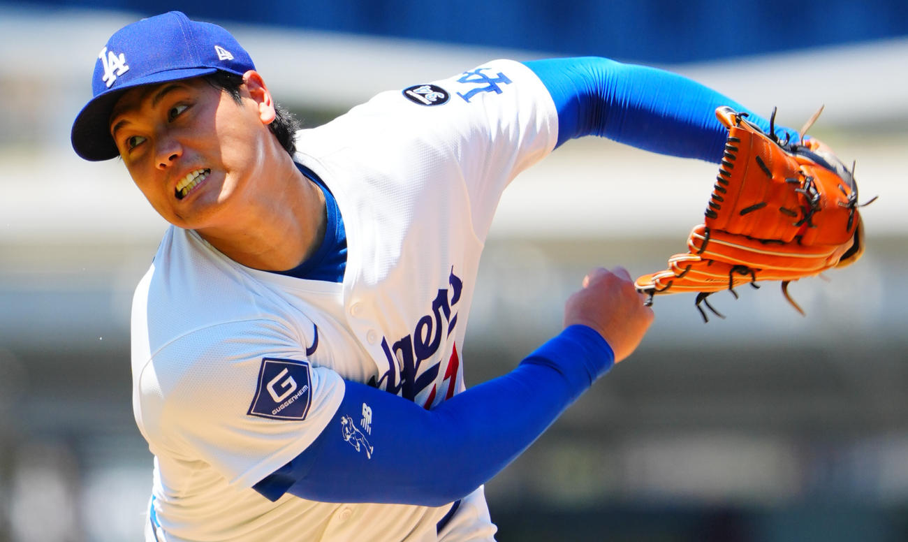 ドジャース対カージナルス　歯を食いしばり力投するドジャース先発の大谷（撮影・垰建太）