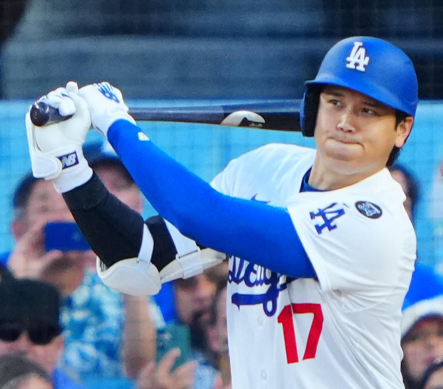 ドジャース対ブルージェイズ　1回裏ドジャース無死、中前打を放つ大谷（撮影・垰建太）