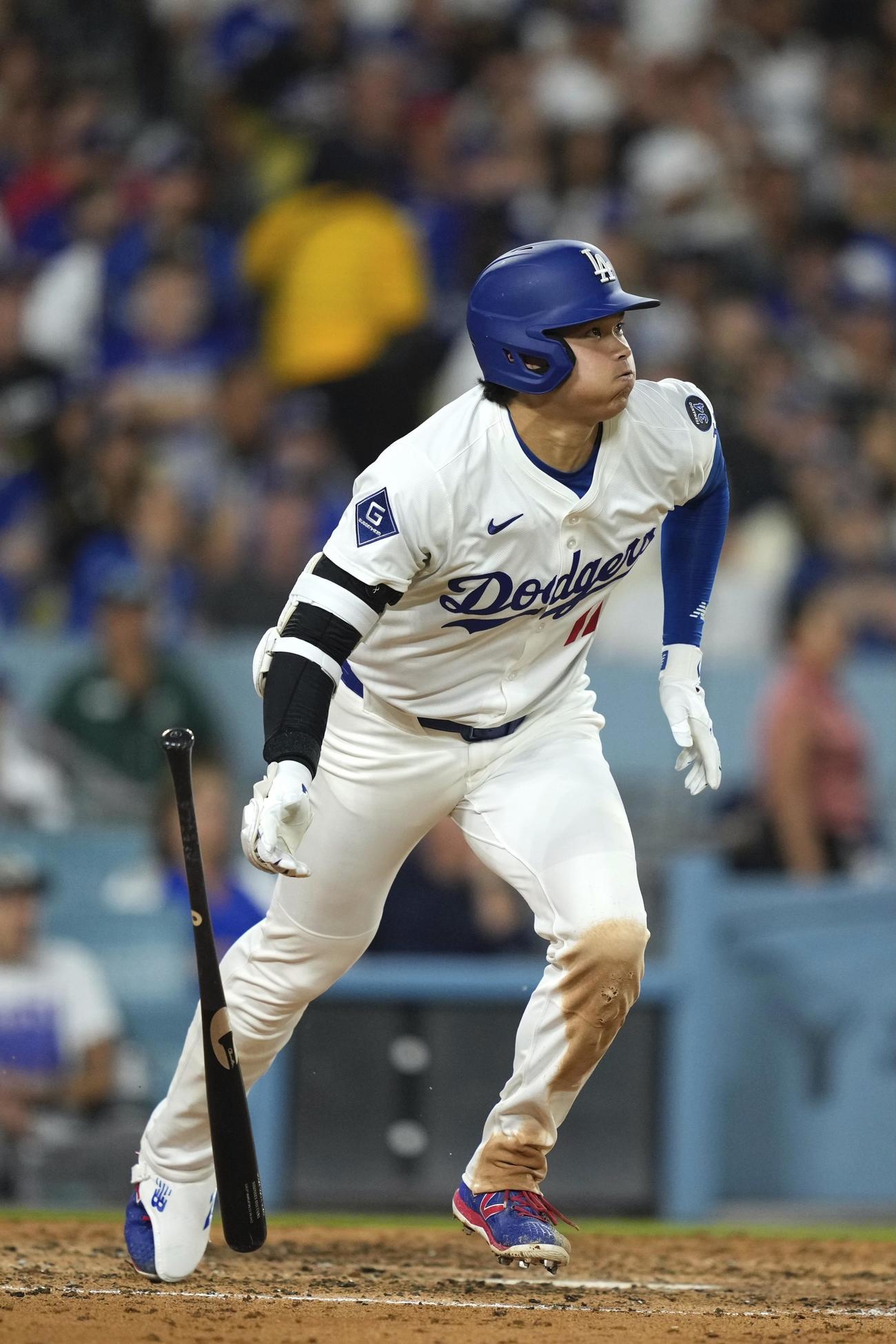 ドジャース大谷翔平はブルージェイズ戦の第3打席で二塁打を放った（AP)