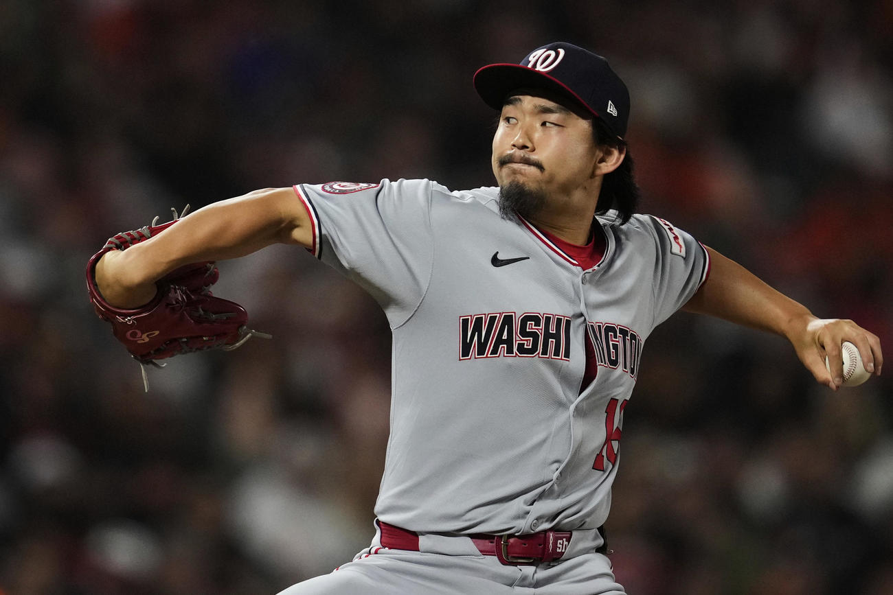 ジャイアンツ戦で力投するナショナルズ小笠原（AP）