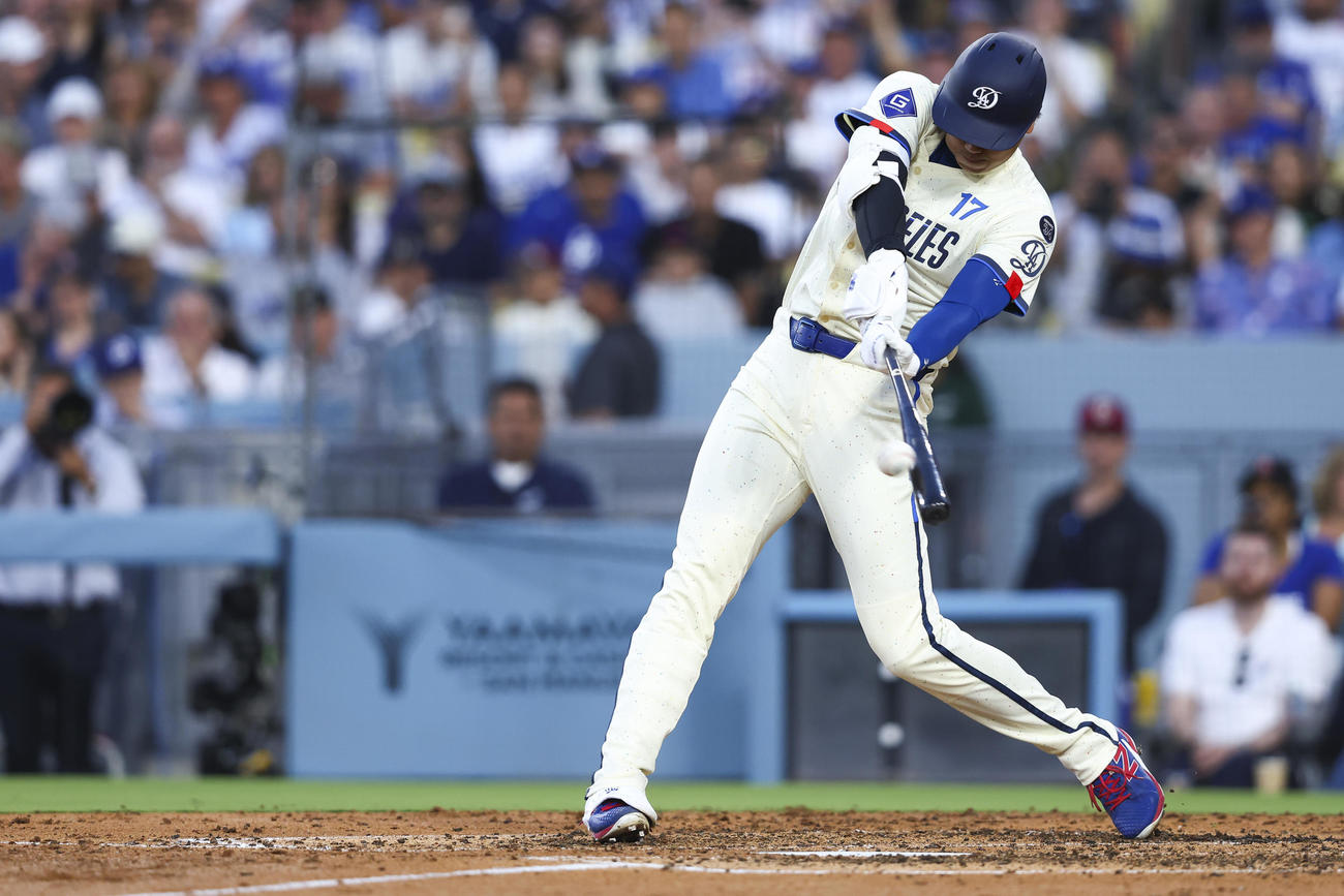ドジャース大谷翔平はブルージェイズ戦の第3打席で40号本塁打を放った（AP)
