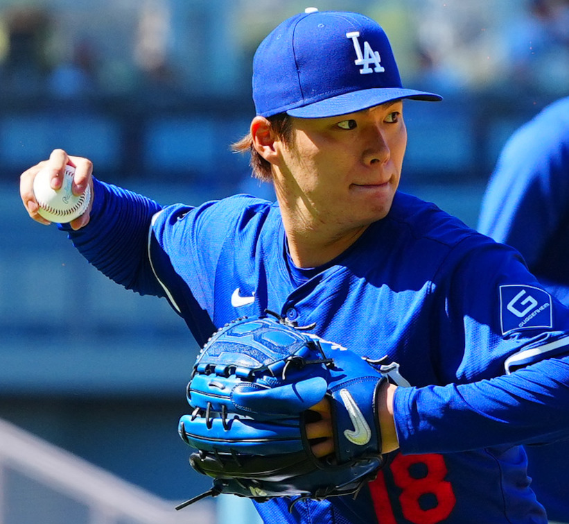 ドジャース対ブルージェイズ　投内連係に臨むドジャース山本（撮影・垰建太）
