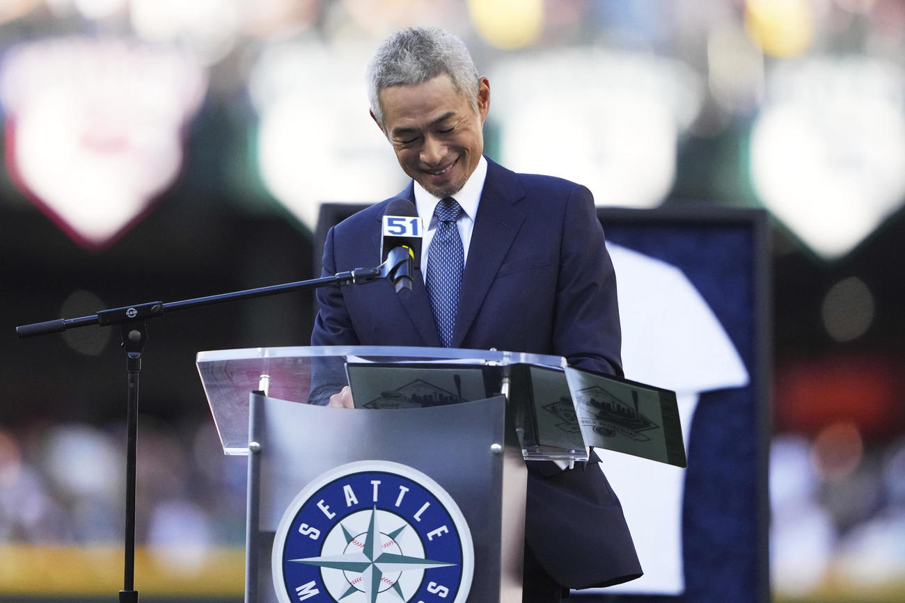 スピーチするイチロー氏（AP）