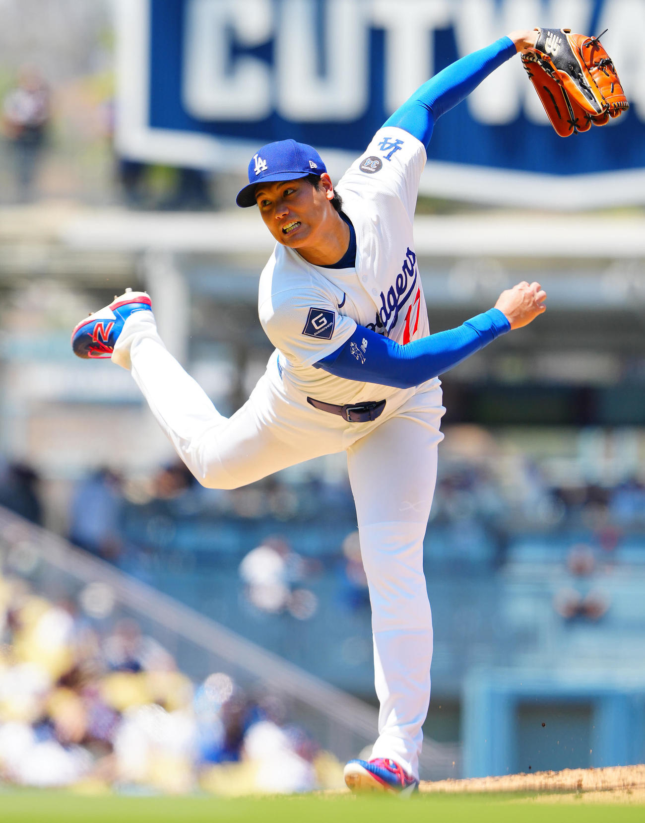 ドジャース対カージナルス　躍動感のあるフォームで力投するドジャース先発の大谷（撮影・垰建太）