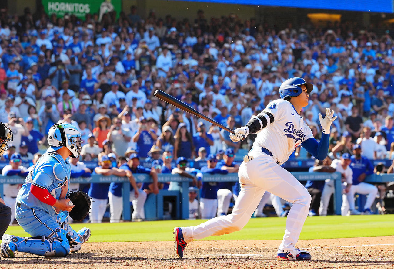 ドジャース対ブルージェイズ　9回裏ドジャース1死満塁、空振り三振に倒れる大谷（撮影・垰建太）