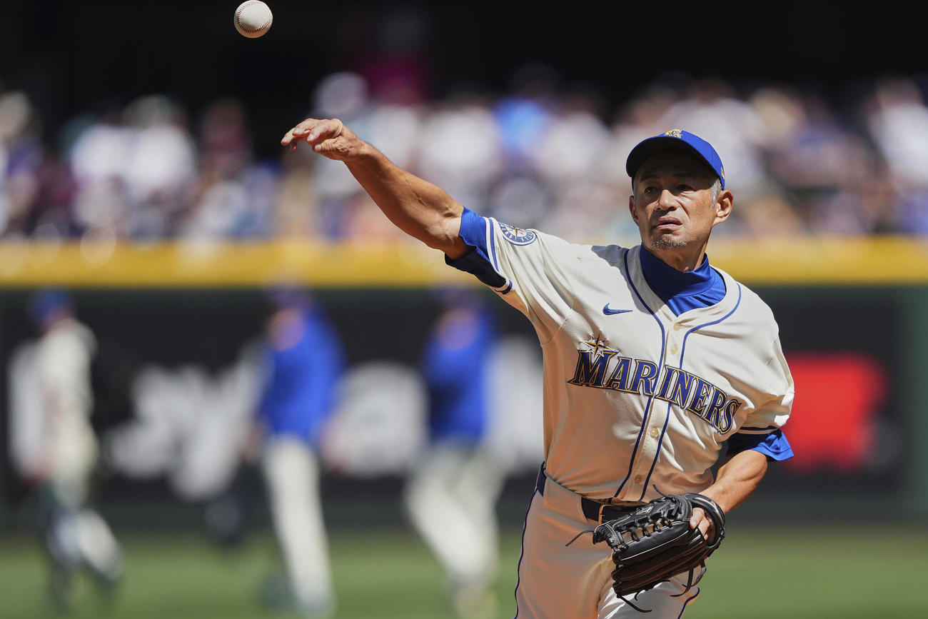 背番号51で始球式を行ったイチロー氏（AP）