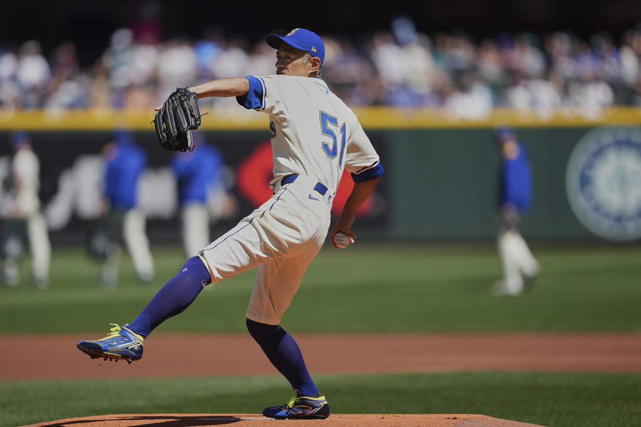 背番号51で始球式を行ったイチロー氏（AP）
