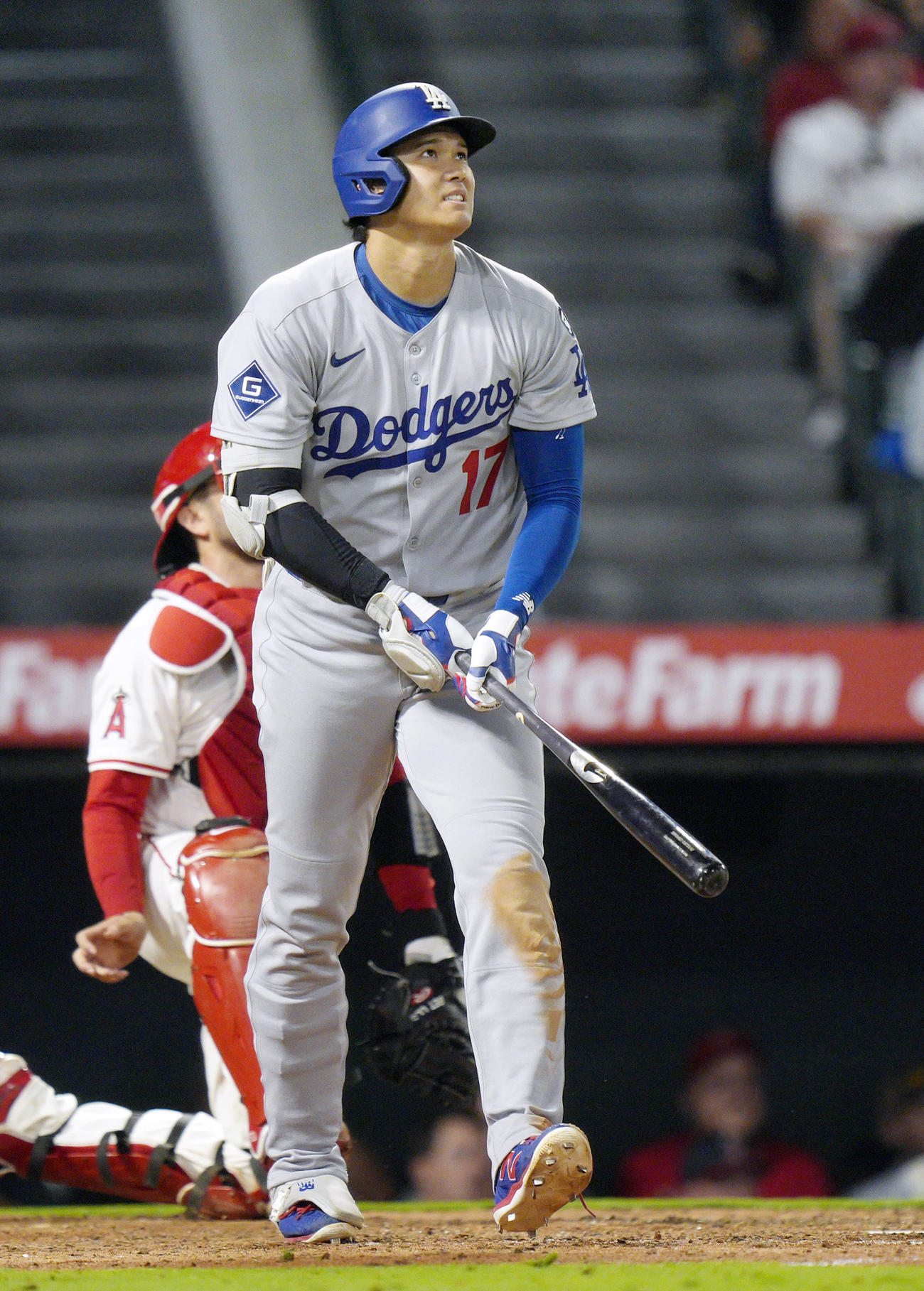 エンゼルス戦の8回、3試合連続本塁打となる42号ソロを放つドジャース大谷（共同）